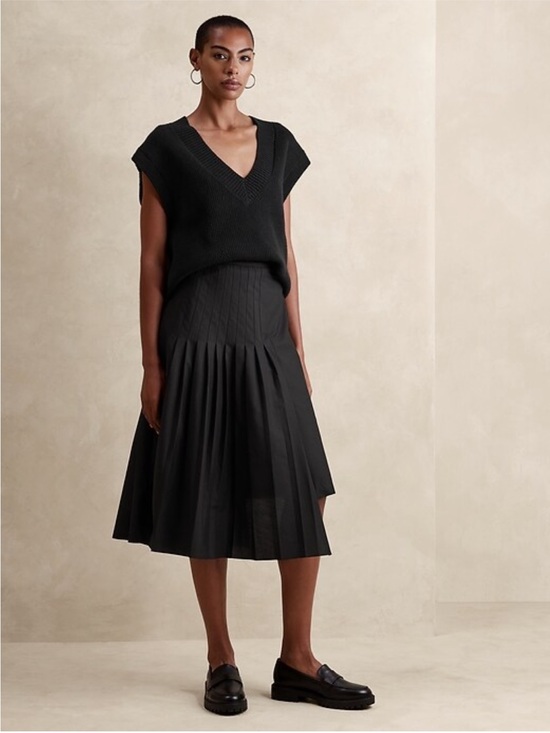Banana Republic Dresses & Skirts - Banana Republic Pleated Asymmetrical Midi Skirt